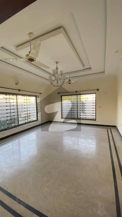 کورنگ ٹاؤن اسلام آباد میں 3 کمروں کا 14 مرلہ زیریں پورشن 90.0 ہزار میں کرایہ پر دستیاب ہے۔