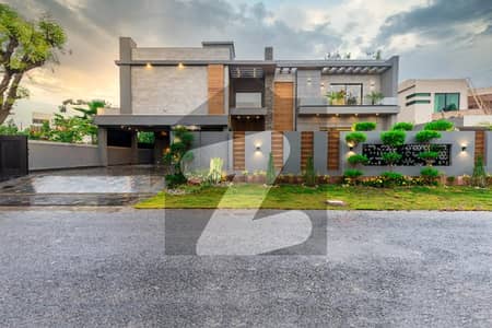 ڈی ایچ اے فیز 7 ڈیفنس (ڈی ایچ اے),لاہور میں 6 کمروں کا 2 کنال مکان 8.25 لاکھ میں کرایہ پر دستیاب ہے۔