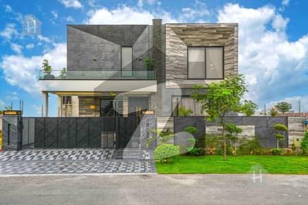 1 KANAL MOST ELEGANT BRAND NEW MODERN DESIGN BUNGALOW FOR SALE
