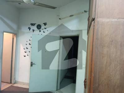 SHADIWAL CHOWK. FOR BACHOLARS. ROOM FOR RENT