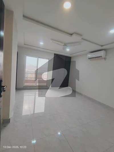 The Royal Mall & Residency Two Bedroom With Servant Quarter Avenue Facing Flat For Sale