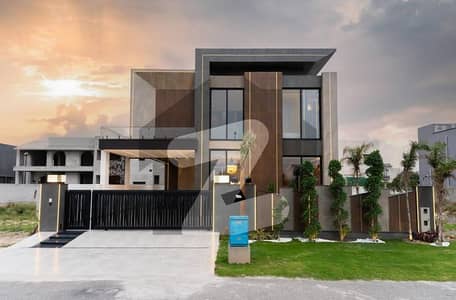 ڈی ایچ اے فیز 7 - بلاک ڈبلیو فیز 7,ڈیفنس (ڈی ایچ اے),لاہور میں 5 کمروں کا 1 کنال مکان 8.15 کروڑ میں برائے فروخت۔