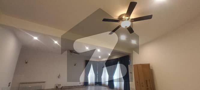 ایف ۔ 11 اسلام آباد میں 8 کمروں کا 2 کنال مکان 15.0 لاکھ میں کرایہ پر دستیاب ہے۔