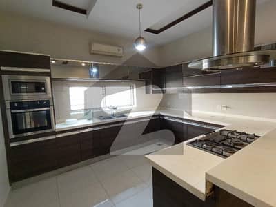 ڈی ایچ اے فیز 4 ڈیفنس (ڈی ایچ اے),لاہور میں 5 کمروں کا 1 کنال مکان 3.5 لاکھ میں کرایہ پر دستیاب ہے۔