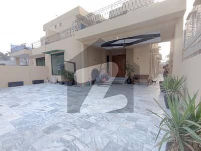 21 Marla Corner 2 Unit 70 Ft Road Near Market Park Prime Location