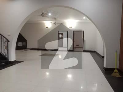 ONE KANAL HOUSE FOR RENT