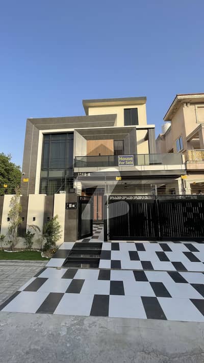 سینٹرل پارک ۔ بلاک اے سینٹرل پارک ہاؤسنگ سکیم,لاہور میں 5 کمروں کا 10 مرلہ مکان 4.3 کروڑ میں برائے فروخت۔