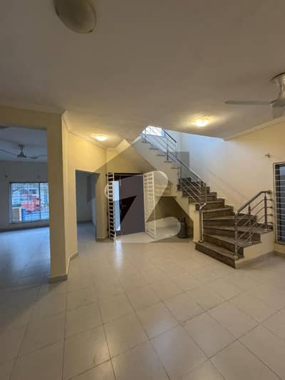 بحریہ ٹاؤن - پریسنٹ 31 بحریہ ٹاؤن کراچی,کراچی میں 3 کمروں کا 9 مرلہ مکان 1.33 کروڑ میں برائے فروخت۔