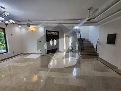 Corner Luxury 6 Bedroom Beautiful House