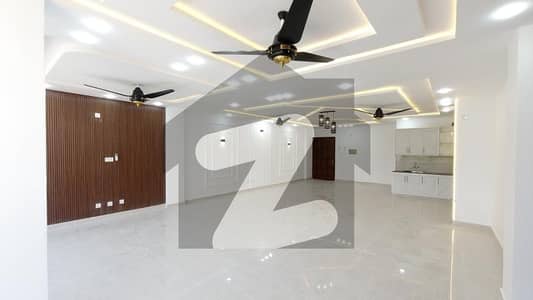 آئی ۔ 8 مرکز آئی ۔ 8,اسلام آباد میں 2 کمروں کا 4 مرلہ دفتر 5.5 کروڑ میں برائے فروخت۔