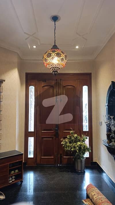 1 kanal Morden House for sale 20 KV Sollar proper 5 bedroom with attached bathroom Hot location