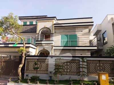 1 Kanal Brand Beautiful Triple Heighted House for sale