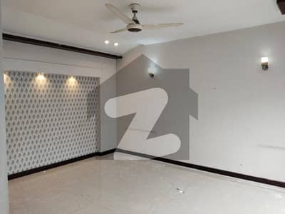 ڈی ایچ اے فیز 3 ڈیفنس (ڈی ایچ اے),لاہور میں 5 کمروں کا 1 کنال مکان 2.75 لاکھ میں کرایہ پر دستیاب ہے۔