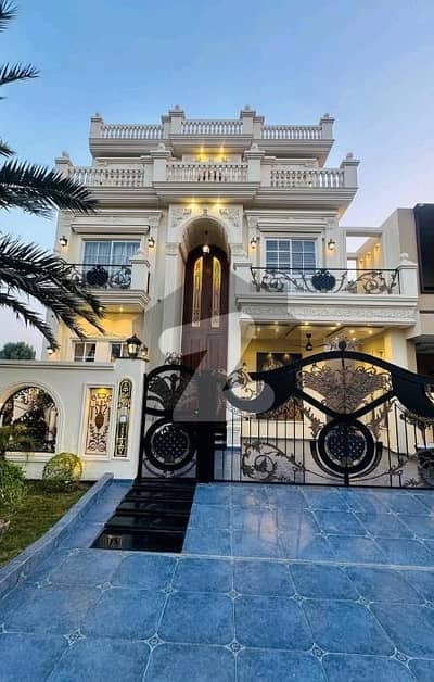 سٹی ہاؤسنگ سوسائٹی گوجرانوالہ میں 5 کمروں کا 10 مرلہ مکان 5.25 کروڑ میں برائے فروخت۔