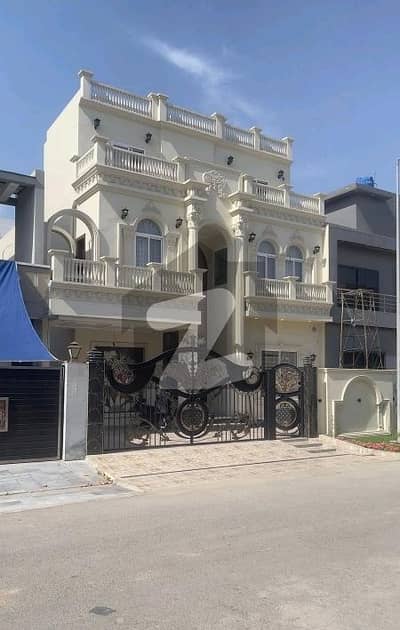 سٹی ہاؤسنگ سوسائٹی گوجرانوالہ میں 5 کمروں کا 10 مرلہ مکان 4.5 کروڑ میں برائے فروخت۔