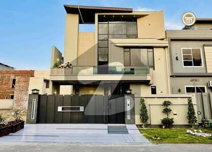 سٹی ہاؤسنگ سوسائٹی گوجرانوالہ میں 5 کمروں کا 10 مرلہ مکان 4.6 کروڑ میں برائے فروخت۔