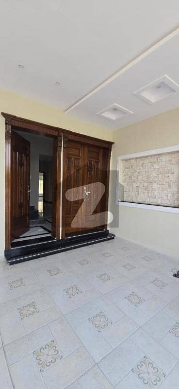 ٹاپ سٹی 1 اسلام آباد میں 5 کمروں کا 10 مرلہ مکان 5.2 کروڑ میں برائے فروخت۔