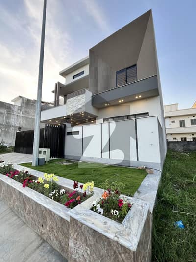 ڈی ۔ 12/2 ڈی ۔ 12,اسلام آباد میں 6 کمروں کا 10 مرلہ مکان 13.0 کروڑ میں برائے فروخت۔