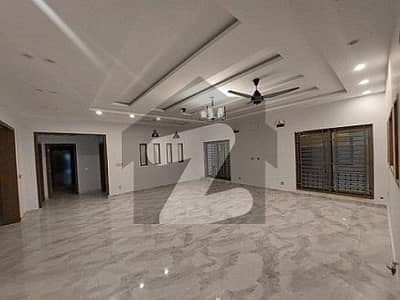 20 MARLA BRAND NEW MODERAN LUXURY FULL HOUSE AVAIBLE FOR RENT IN TIPU SULTAN BLOCK BAHRIA TOWN LAHORE