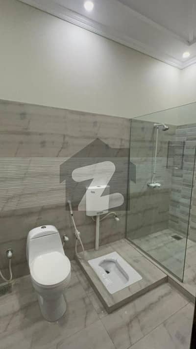 Lower portion for rent with gas