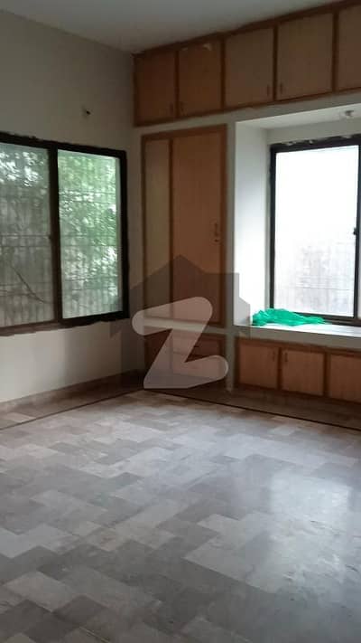 گلستانِ جوہر کراچی میں 16 مرلہ Studio دفتر 1.5 لاکھ میں کرایہ پر دستیاب ہے۔