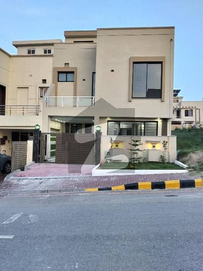 بحریہ ٹاؤن فیز 8 بحریہ ٹاؤن راولپنڈی,راولپنڈی میں 3 کمروں کا 5 مرلہ مکان 2.5 کروڑ میں برائے فروخت۔