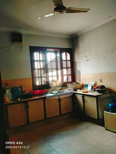 1 kanal Uper porshan beautiful location Johar twon near by alllho chok