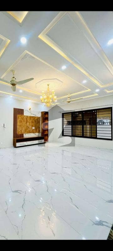 جی ۔ 13 اسلام آباد میں 6 کمروں کا 14 مرلہ مکان 2.6 لاکھ میں کرایہ پر دستیاب ہے۔