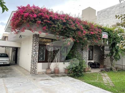 ایف ۔ 7 اسلام آباد میں 5 کمروں کا 1 کنال مکان 4.4 لاکھ میں کرایہ پر دستیاب ہے۔