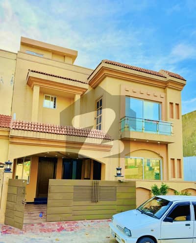 بحریہ ٹاؤن فیز 8 ۔ سفاری ویلی بحریہ ٹاؤن فیز 8,بحریہ ٹاؤن راولپنڈی,راولپنڈی میں 5 کمروں کا 7 مرلہ مکان 2.7 کروڑ میں برائے فروخت۔