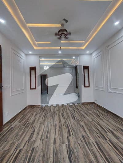 فیصل ٹاؤن - ایف ۔ 18 اسلام آباد میں 5 کمروں کا 7 مرلہ مکان 3.05 کروڑ میں برائے فروخت۔