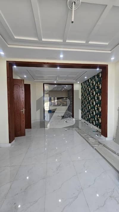 سینٹرل پارک ہاؤسنگ سکیم لاہور میں 4 کمروں کا 10 مرلہ مکان 2.5 کروڑ میں برائے فروخت۔