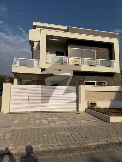 بحریہ ٹاؤن فیز 8 بحریہ ٹاؤن راولپنڈی,راولپنڈی میں 5 کمروں کا 10 مرلہ مکان 3.5 کروڑ میں برائے فروخت۔