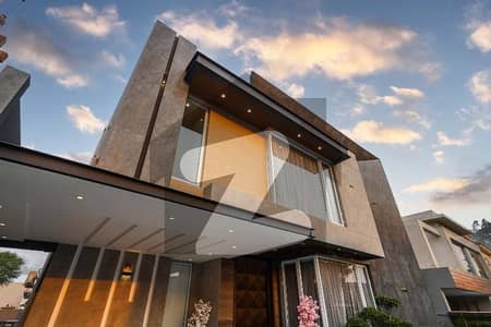 ڈی ایچ اے فیز 7 ڈیفنس (ڈی ایچ اے),لاہور میں 5 کمروں کا 1 کنال مکان 4.7 لاکھ میں کرایہ پر دستیاب ہے۔