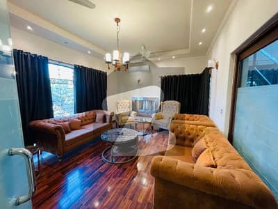 ڈی ایچ اے فیز 4 - بلاک ڈبل سی فیز 4,ڈیفنس (ڈی ایچ اے),لاہور میں 5 کمروں کا 1 کنال مکان 7.5 کروڑ میں برائے فروخت۔