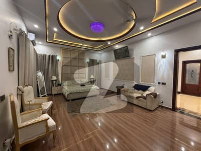 بش ایگزیکٹو ولاز ملتان میں 8 کمروں کا 8 کنال فارم ہاؤس 40.0 کروڑ میں برائے فروخت۔