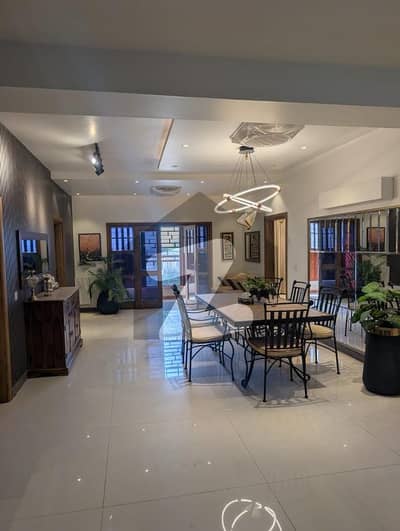 شہید ملت روڈ کراچی میں 4 کمروں کا 12 مرلہ فلیٹ 9.25 کروڑ میں برائے فروخت۔