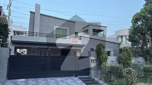 1 Kanal Beautiful House phase 3 DHA XX Block Lahore