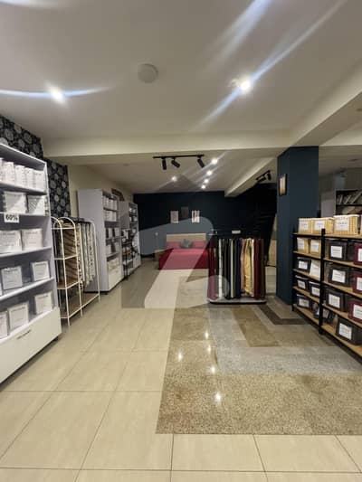 جوہر ٹاؤن لاہور میں 9 مرلہ Studio دفتر 1.05 لاکھ میں کرایہ پر دستیاب ہے۔