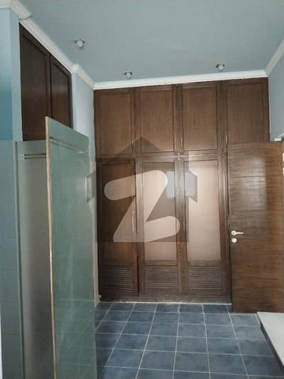 1 KANL KA FULL HOUSE AVAILABLE FOR RENT IN VALENCIA TOWN VIP LOCATION TILE FLOOR NEW TYPE FOR RENT 5 BADROOM 6 WASHROOM 2 TV LAUNCH 1 KITCHEN STORE ROOM DRAWING ROOM DINNING ROOM BAIG GIRAJ BAJLI PANI GAS AVAILABLE IDEAL LOCATION TILE FLOOR BAJLI PANI GAS AVAILABLE