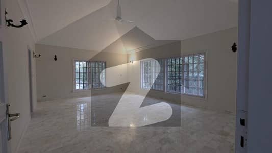 ڈی ایچ اے فیز 5 ڈی ایچ اے ڈیفینس,کراچی میں 4 کمروں کا 1 کنال مکان 4.5 لاکھ میں کرایہ پر دستیاب ہے۔