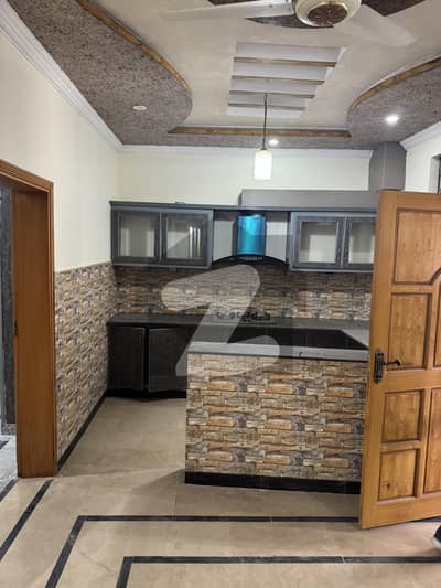 بنی گالہ اسلام آباد میں 6 کمروں کا 5 مرلہ مکان 85.0 ہزار میں کرایہ پر دستیاب ہے۔