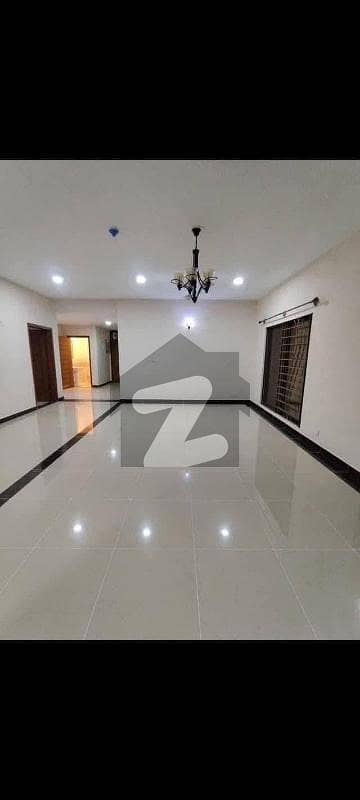 عسکری 5 - سیکٹر ایف عسکری 5,ملیر کنٹونمنٹ,کینٹ,کراچی میں 3 کمروں کا 12 مرلہ فلیٹ 4.1 کروڑ میں برائے فروخت۔