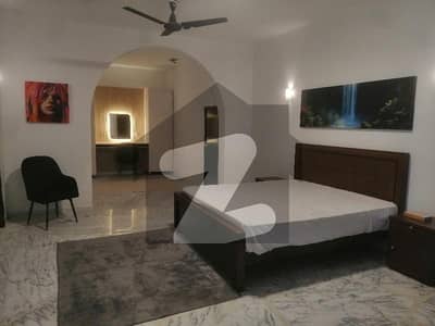 ماڈل ٹاؤن لاہور میں 3 کمروں کا 1 کنال زیریں پورشن 1.7 لاکھ میں کرایہ پر دستیاب ہے۔