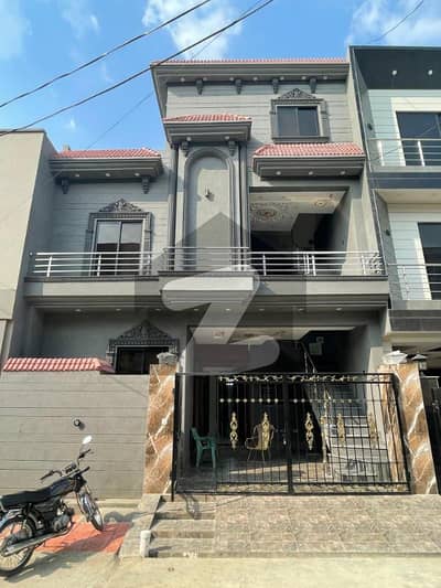 نشیمنِ اقبال فیز 2 نشیمنِ اقبال,لاہور میں 5 کمروں کا 5 مرلہ مکان 2.2 کروڑ میں برائے فروخت۔