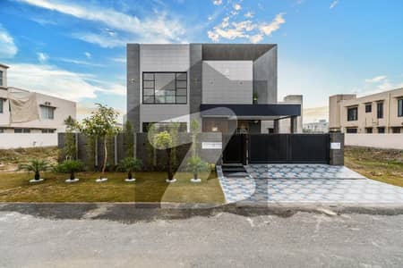 ڈی ایچ اے فیز 7 - بلاک ڈبلیو فیز 7,ڈیفنس (ڈی ایچ اے),لاہور میں 6 کمروں کا 1 کنال مکان 6.85 کروڑ میں برائے فروخت۔