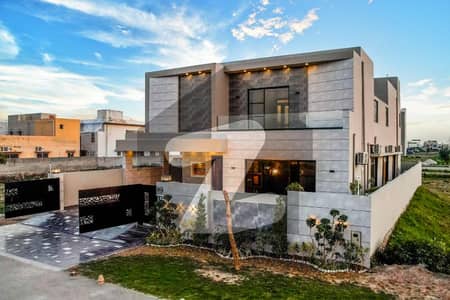 ڈی ایچ اے فیز 7 - بلاک ٹی فیز 7,ڈیفنس (ڈی ایچ اے),لاہور میں 5 کمروں کا 1 کنال مکان 6.75 کروڑ میں برائے فروخت۔