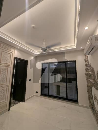 ڈی ایچ اے فیز 6 ڈیفنس (ڈی ایچ اے),لاہور میں 3 کمروں کا 5 مرلہ مکان 3.1 کروڑ میں برائے فروخت۔