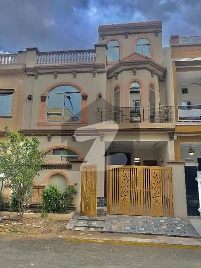 پارک ویو سٹی ۔ ایگزیکٹو بلاک پارک ویو سٹی,لاہور میں 4 کمروں کا 5 مرلہ مکان 2.15 کروڑ میں برائے فروخت۔