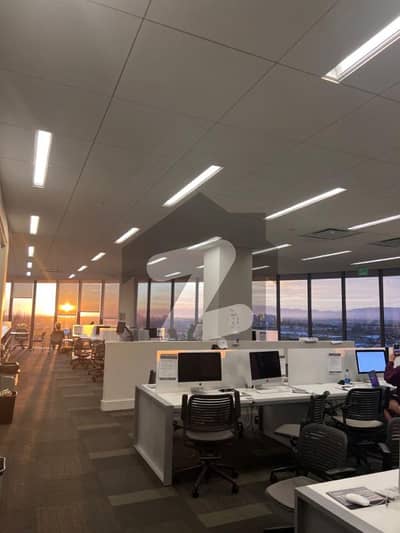 مین مارکیٹ گلبرگ,لاہور میں 3 کمروں کا 14 مرلہ دفتر 6.0 لاکھ میں کرایہ پر دستیاب ہے۔